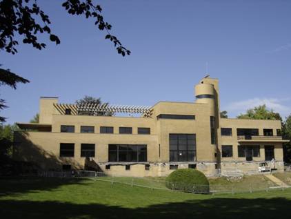 15.01.i.Villa_Cavrois_Facade_Sud_Est_1.jpg