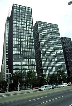17.02.c.Mies_van_der_Rohe_Chicago_Lake_Shore_Drive_Flats_1949-51.jpg