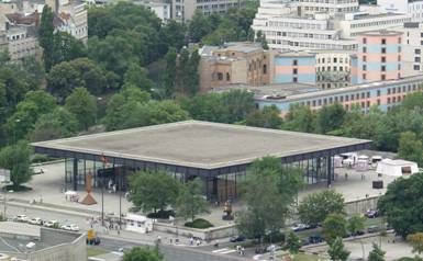 17.02.m.Neue_Nationalgalerie_Berlin_-_von_oben.jpg