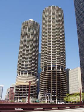 17.06.e.Marina_City_-_Chicago,_Illinois.JPG