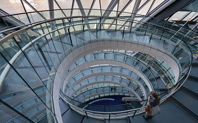 27.06.71.h800px-London_City_Hall_Helical_staircase_-_Oct_2008.jpg