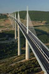 27.06.77.cviaduc-de-millau-aerien.jpg