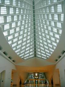 31.05.33.Milwaukee_Art_Museum_-_Calatrava_wing.jpg