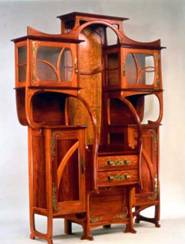 02.3.a.32. vitrine emile gall.jpg