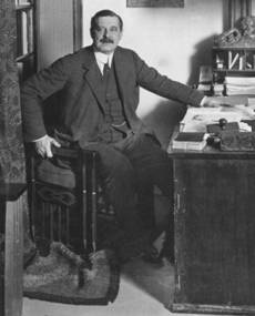 02.3.g.00.aPeter_Behrens,_um_1913.jpg