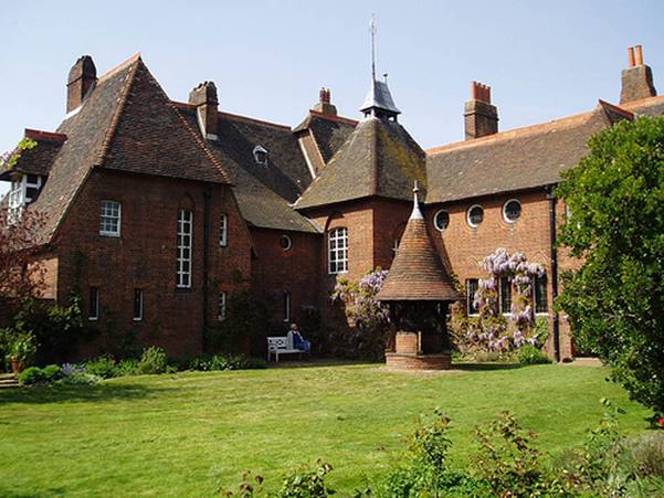 03.4.a.02.red house morris.jpg