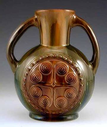3.5.b.10.vase dresser.jpg