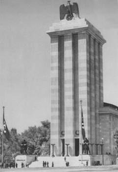 5.6.01.pavillon allemand expo 1937.JPG