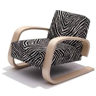 6.6.e.06.Lounge-Chair-High-Gloss-Black-by-Alvar-Aalto-for-Artek.jpg